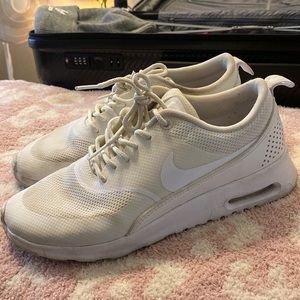 Nike Thea